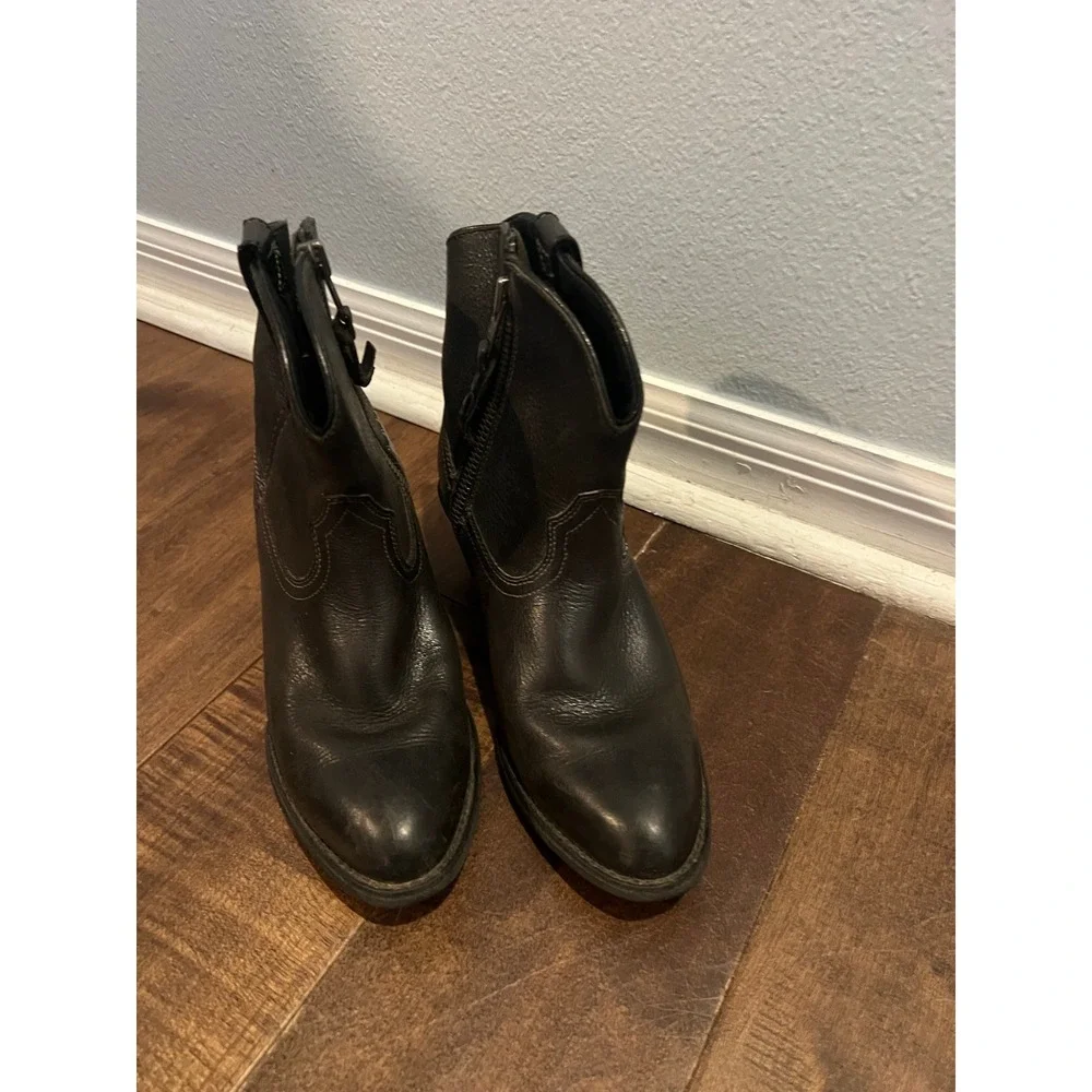 Ariat Black Leather Ankle Cowboy Western Zip‎ Up Boots Size 6